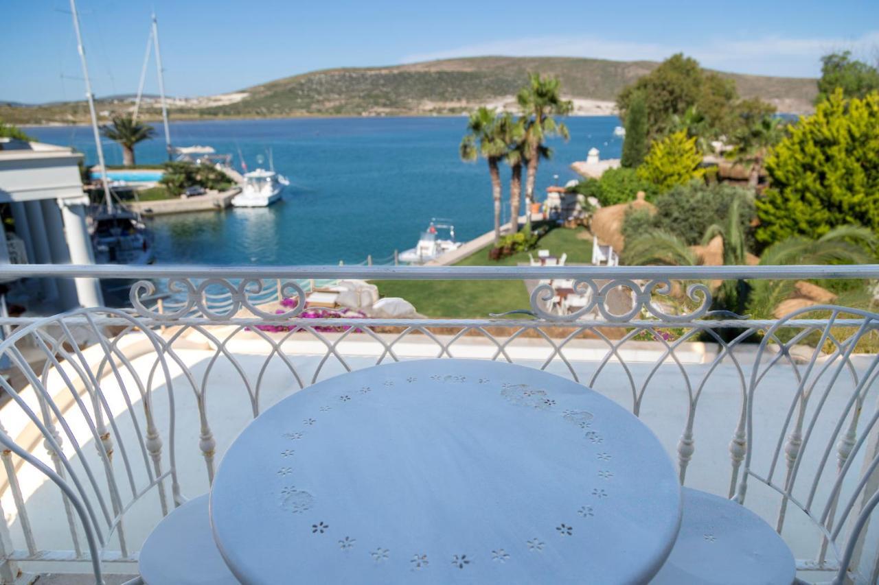 Port Alacati Hotel Exterior photo
