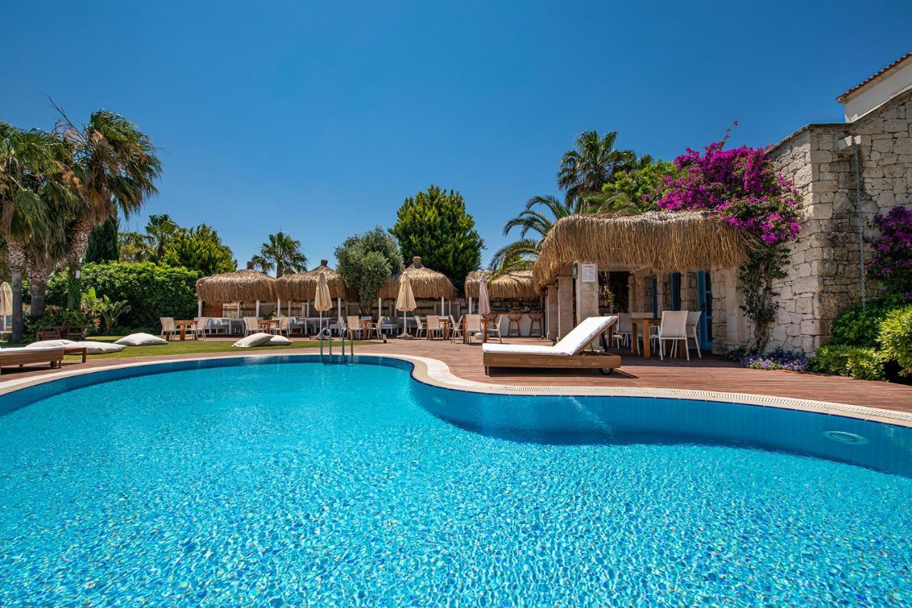 Port Alacati Hotel Exterior photo