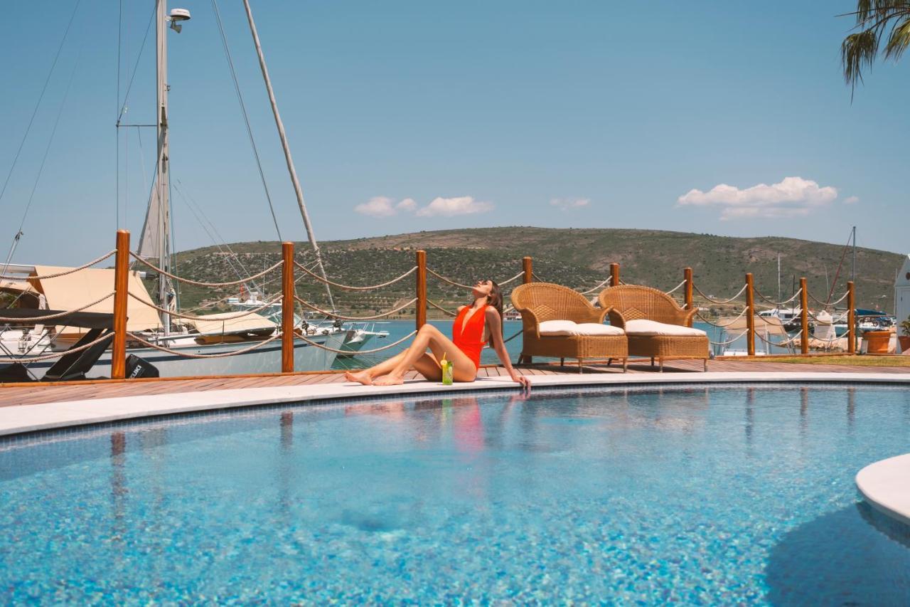 Port Alacati Hotel Exterior photo