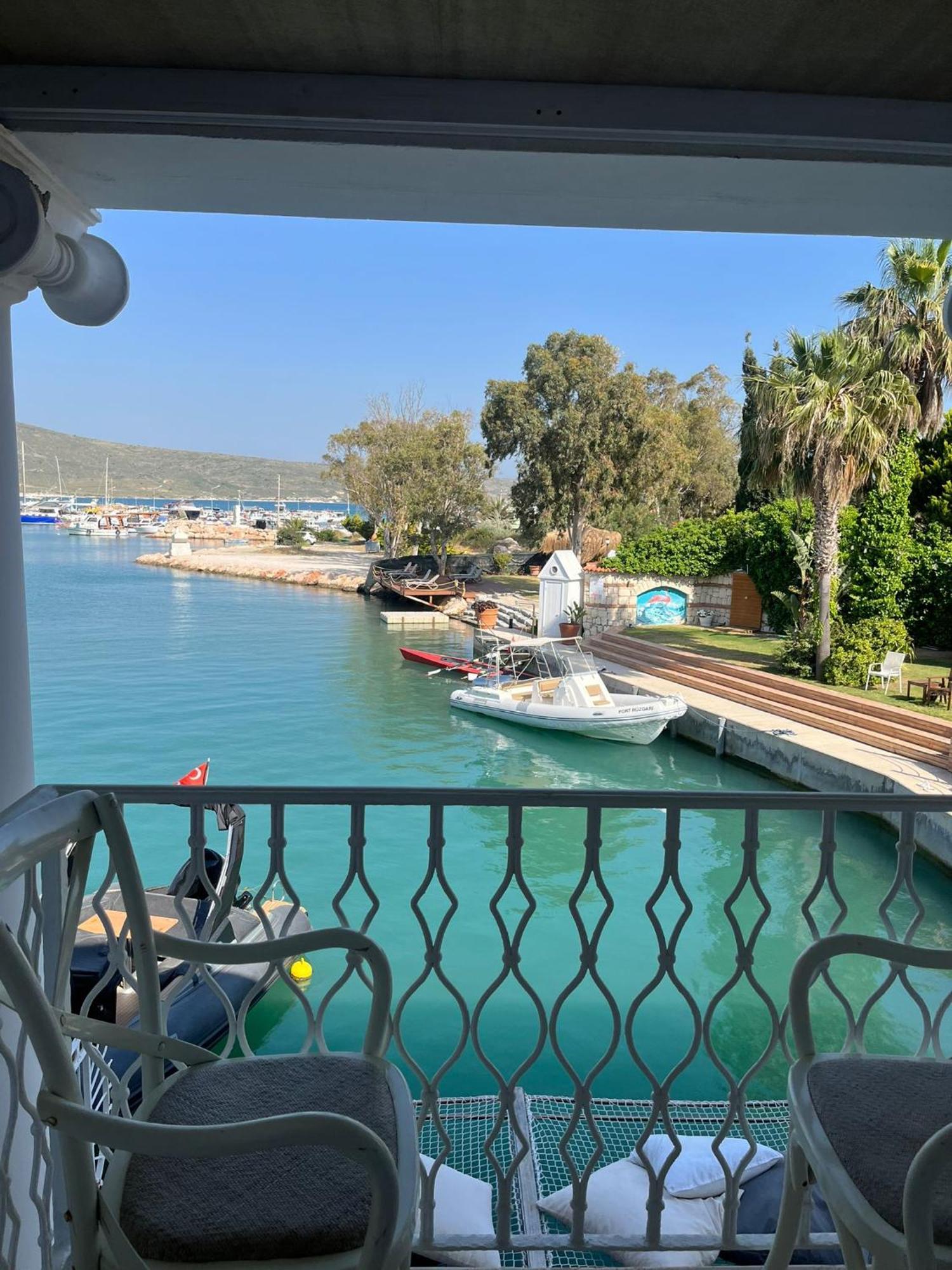 Port Alacati Hotel Exterior photo